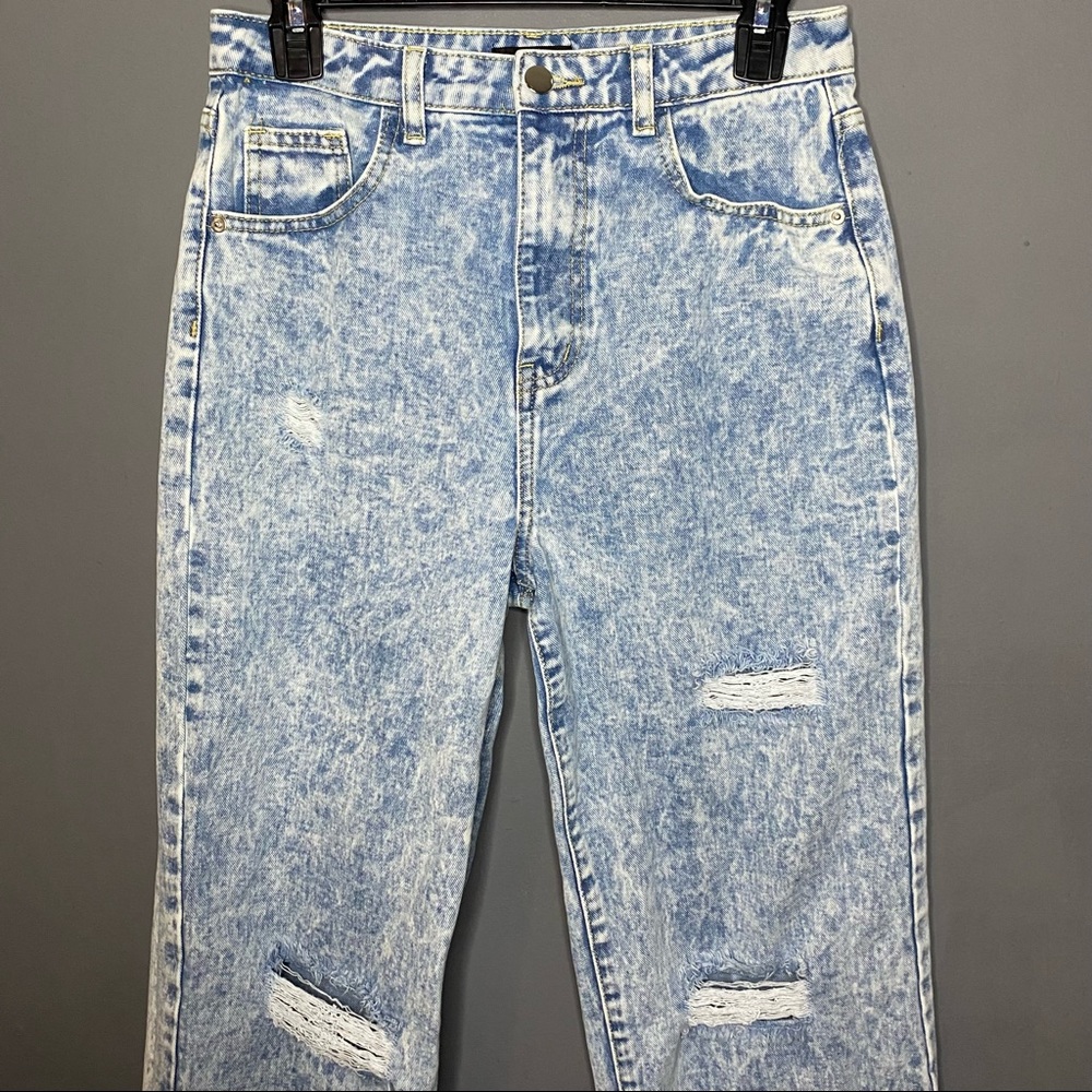 PrettyLittleThings Wide Leg Distressed Denim Acid Wash Jeans - Picture 2 of 8